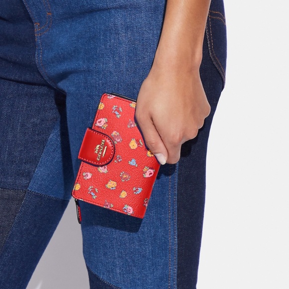 Coach C9934 Medium Corner Zip Wallet With Mini Vintage Rose Print